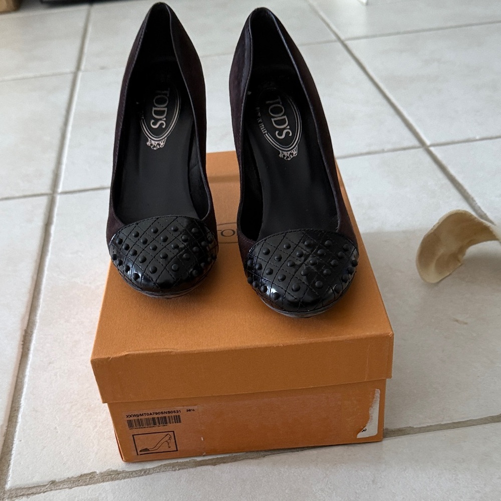 Tod's Elegant Black Studded Heels